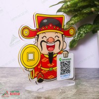 Bảng mica in mã Qr Code để bàn QRMC002 Thần Tài phong thủy 1