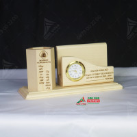 Khay cắm bút gỗ kèm đồng hồ KDH01 khắc tên theo yêu cầu 2