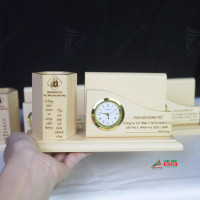 Khay cắm bút gỗ kèm đồng hồ KDH01 khắc tên theo yêu cầu 5