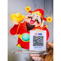 Bảng mica in mã QR code Thần Tài QRMC004 để bàn chiêu tài lộc 1