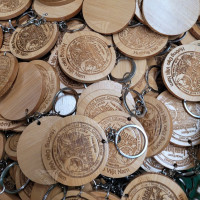 Móc khoá gỗ khắc tên logo theo yêu cầu 2