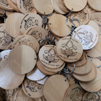 Móc khoá gỗ khắc tên logo theo yêu cầu 3