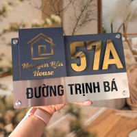 Biển số nhà nền alu xước bạc chữ số nổi  cao cấp BSN21 3