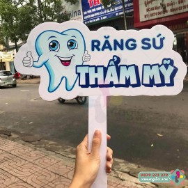 Bảng Hashtag cầm tay chụp ảnh checkin khai trương Nha Khoa 