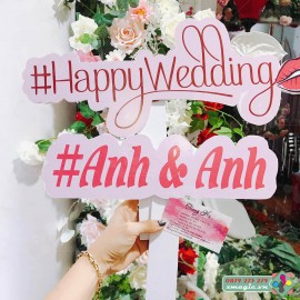 Hashtag cầm tay đám cưới tên Cô Dâu và Chú Rể 