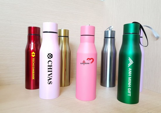 In logo và hình ảnh lên bình giữ nhiệt vỏ nhựa bằng công nghệ LED UV Flatbed